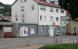 Ein Massagesalon am Eninger Schützenplatz wurde von der Bundespolizei durchsucht. 