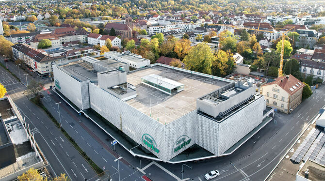 Stadtbildprägend: Das Gebäude der ehemaligen Galeria Kaufhof von oben.