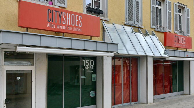 Das leer stehende Geschäft City Shoes der insolventen Schuh Schneider GmbH & Co. KG in Reutlingen in der Wilhelmstraße im Juni 2