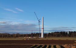 Auf der Alb in Magolsheim kann man den Typ Windräder sehen – und ab Juni auch hören –, den die Schöller SI  auch für Bronnweiler