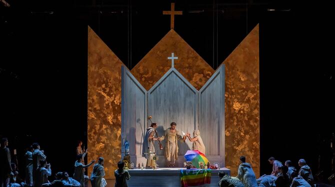 Samuel Levine, Franz von Assisi, Charles Tournemire, Oper, Le petit pauvre d'Assise, Theater Ulm Samuel Levine (Mitte) als Franz von Assisi in Charles Tournemires Oper »Le petit pauvre d'Assise« im Theater Ulm.
