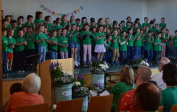 Der vereinte Schülerchor der Filsenbergschule eröffnete den Festtag.
