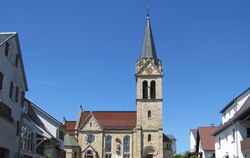 Man sieht es ihr nicht an: Die evangelische Kirche in Häslach wird in diesem Jahr 125 Jahre alt. Zum Jubiläum gab es Führungen i