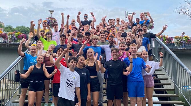 OUW Run Club Der OUW Run Club Tübingen hat gute Laune und viel Motivation vor dem gemeinsamen Lauf.
