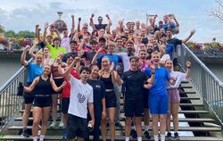 Der OUW Run Club Tübingen hat gute Laune und viel Motivation vor dem gemeinsamen Lauf.