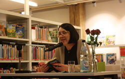 Marica Schroeter Francesevic stellte ihren Debütroman am Donnerstag  in der Gomaringer Ortsbibliothek vor.