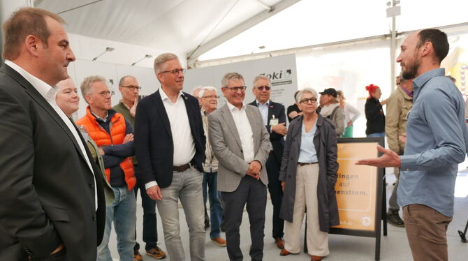 Handwerksmesse Jede Menge Informationen gab es bei der Messe »Handwerk Energie Zukunft« auch beim Rundgang durch die Messezelte zum Start der H