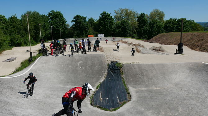 BMX-Bahn Betzingen Geeignet für alle Ansprüche ist die neue BMX-Bahn bei den Betzinger Sportanlagen.