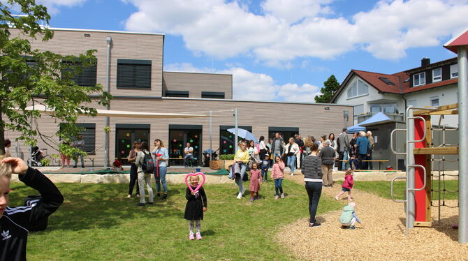 Das Kinderhaus besteht aus 38 miteinander verbundenen Modulen und einem großem Garten.