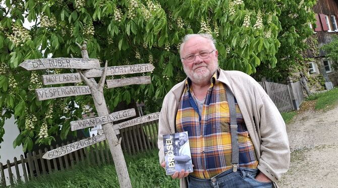 Buch Günther Weber Holzofenbäcker Loretto Zwiefalten Literatur Das Leben vor und nach dem Holzofen: Günther Weber vom Loretto-Hof hat ein Buch mit Kurzgeschichten veröffentlicht.