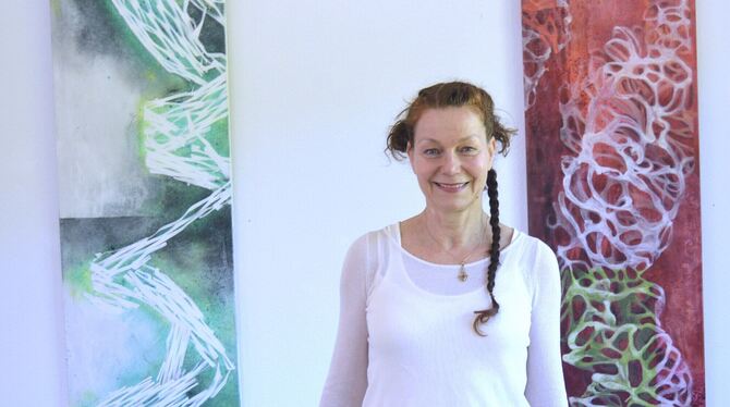 Birgit Krins-Gudat, Kunst Birgit Krins-Gudat in ihrer Ausstellung in Dußlingen.