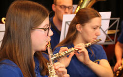 Höchste Konzentration war bei den jungen Musikern an den Gesichtern abzulesen.  FOTO: LEIPPERT