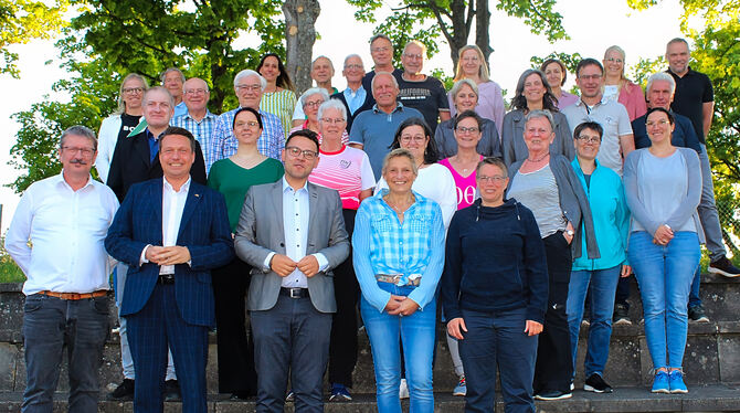 Ehrungen für Deutsches Sportabzeichen beim Sportkreis Reutlingen Viele Ehrungen konnten (von links vorne) Markus Werthmann, Manuel Hailfinger MdL, Alexandra Fleck und Christopher Ott vornehmen.