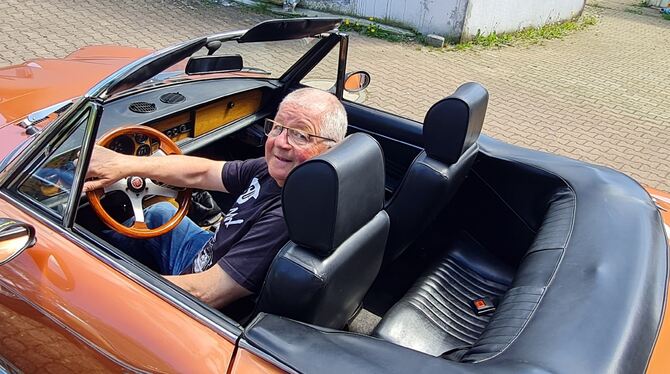 Helmut Stoß Oldtimer Parade Helmut Stoß in seinem Fiat Spider: Der 68-Jährige sucht Mitfahrer für eine Oldtimer-Parade zum Fest 750 Jahre Gächingen.