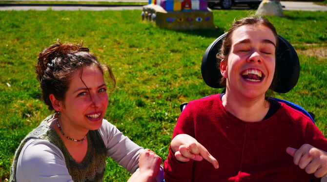 Lilli Weinstein Kulturpark RT-Nord Stipendiatin Ein eigenes Lied macht glücklich: Lilli Weinstein (links) und Rebekka.