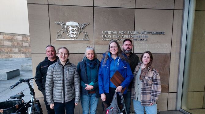 Die Rehkitzretter beim Besuch im Stuttgarter Landtag.  FOTO: VEREIN