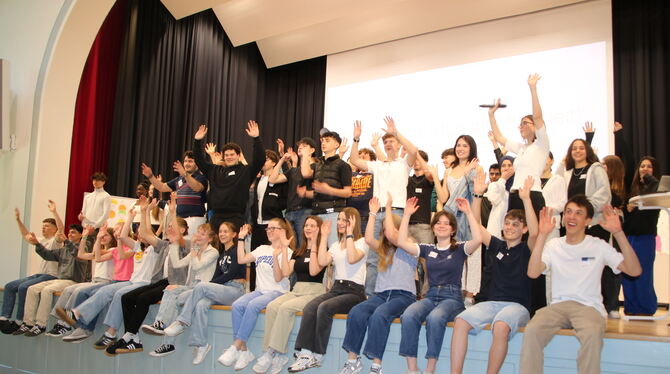 Bad Urach Schulkonferenz Beste Stimmung nach drei intensiven Stunden: Die Teilnnehmenden an der Schulkonferenz, bei der Verterter aller vier Schulen mit
