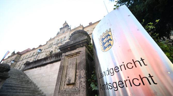 gericht, gebäude, bwg, lsw Feuer in Mehrfamilienhaus: Das Tübinger Landgericht verurteilt einen Münsinger Brandstifter wegen versuchten Mordes zu hoher Haf