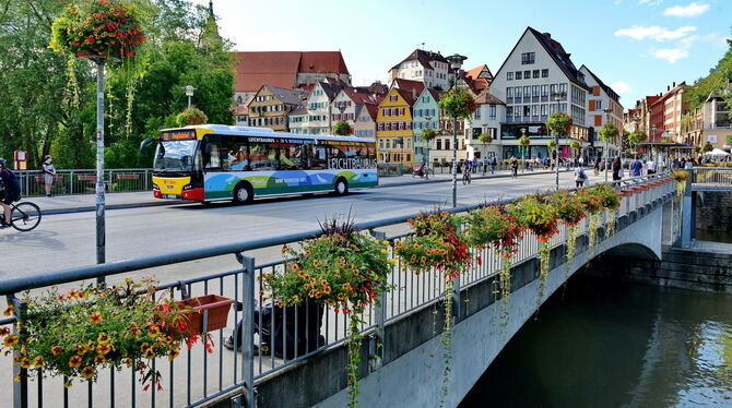 Neckarbrücke Stadtbahn Eine zentrale Verbindung in Tübingen. Im Frühjahr wurden der Eberhardsbrücke mit einem Kernbohrer Proben entnommen. Die Stadtver