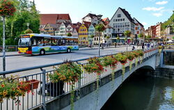 Eine zentrale Verbindung in Tübingen. Im Frühjahr wurden der Eberhardsbrücke mit einem Kernbohrer Proben entnommen. Die Stadtver