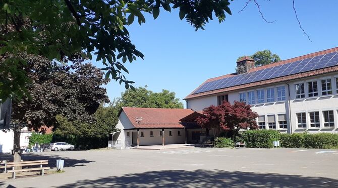 Uhlandschule Neuhausen Das neuere Gebäude der Uhlandschule Neuhausen ist auch schon über 50 Jahre alt.