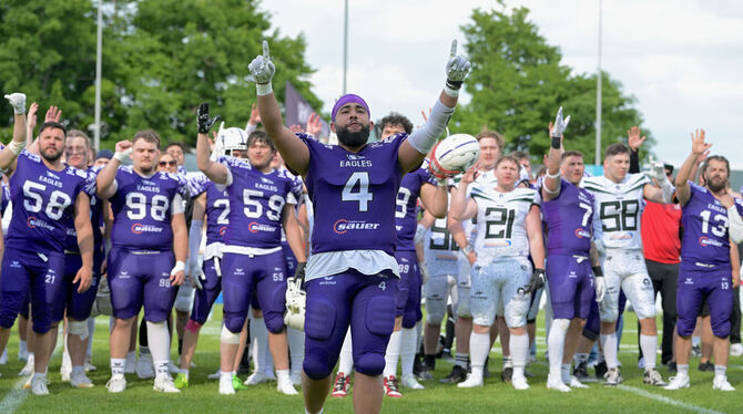 2025, 3. Liga, American Football, RL, Regionalliga Suedwest Die Reutlinger Defense um ihren Kapitän Abiddine Makhloufi (vorne) hat gegen Heidelberg einiges zu bejubeln und wird zum großen