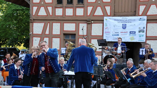 Open Air Frühlingskonzert Trachtenkapelle Würtingen Auch vokal gut drauf - das Gesangsduo Sonja Mayer und Stefan Werz
