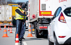 Die neuen Grenzkontrollen, hier in der Nähe von Kirchdorf am Inn an der Grenze zu Österreich, lösen immer mehr Kritik aus.