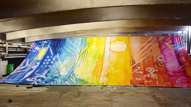 Kunst Der monumentale Bühnenvorhang Andreas Felgers größtes Kunstwerk passt mit seinen 20 x 12 Metern kaum in die Bogenhalle