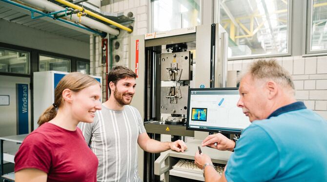 Absolventinnen und Absolventen des Masterstudiengangs »Dezentrale Energiesysteme und Energieeffizienz« arbeiten unter anderem in