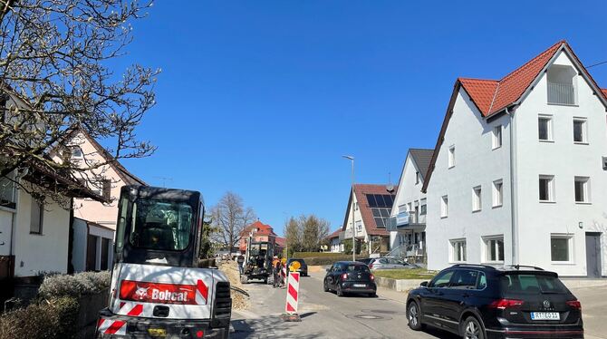 Breitband Breitbandausbau Zeitplan Internet Gniebel Pliezhausen Baustelle Straßenbauarbeiten Die Firma Aytac Bau hat im März in Gniebel begonnen, Leerrohre für Breitbandleitungen zu verlegen. Die Firma UGG, die im Ort ebe