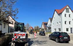 Die Firma Aytac Bau hat im März in Gniebel begonnen, Leerrohre für Breitbandleitungen zu verlegen. Die Firma UGG, die im Ort ebe