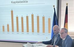 Sie legten die Bilanz der Verfahrenszahlen im Jahr 2024 vor, Dr. Thomas Trück (links) und Nicolaus Wegele von der Staatsanwaltsc