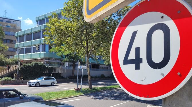 Tempo 40 Tempo 40 durchgänging auf allen Durchgangsstraßen in Reutlingen und den Stadtteilen? Dafür kämpft die CDU-Fraktion im Gemeindera