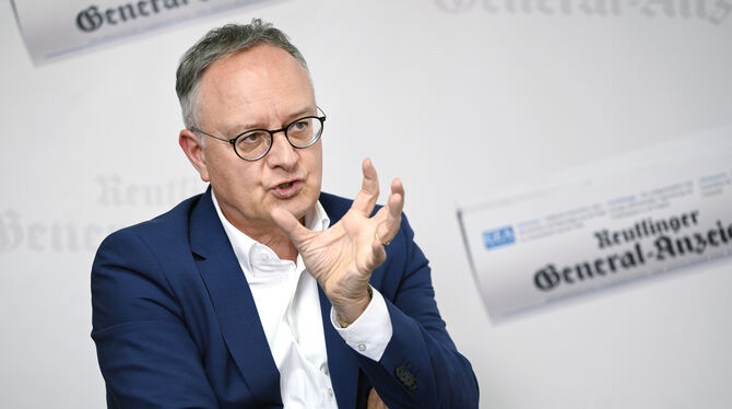 Andreas Stoch (SPD) will die Menschen im Wahlkampf von sich überzeugen.