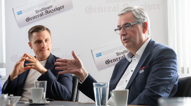 VfB-Schanz VfB-Präsident Dietmar Allgaier (rechts) und sein Vize Andreas Grupp beim GEA-Redaktionsbesuch.