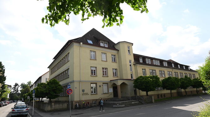 Kreisjugendamt Reutlingen Zwei Mitarbeiterinnen des Kreisjugendamtes müssen sich wegen Unterlassung vor Gericht verantworten.