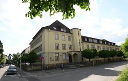 Zwei Mitarbeiterinnen des Kreisjugendamtes müssen sich wegen Unterlassung vor Gericht verantworten. 