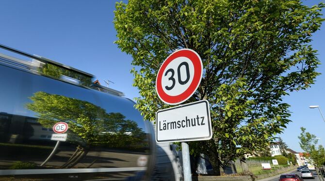 Vermischtes, Sicherheit, lsw, bwg Mehr Tempo 30-Zonen ? Das lehnt eine konservative Gemeinderatsmehrheit in Reutlingen ab.