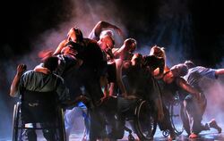 Magische Bilder aus Körpern: Die Compagnie DK-BEL aus Frankreich in ihrer Tanzperformance "C'est BEAU!"