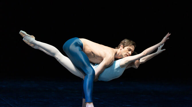Ballett Stuttgart Hans van Manen Elisa Badenes und Friedemann Vogel in »Trois Gnossiennes«.