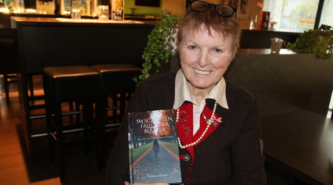 Bad Urach Anneliese Schnitzler Buch Nach der Diagnsoe Parkinson startetet Anneliese Schnitzler durch und macht either, was ihr gefällt.ese Schnitzlerdrucrh und