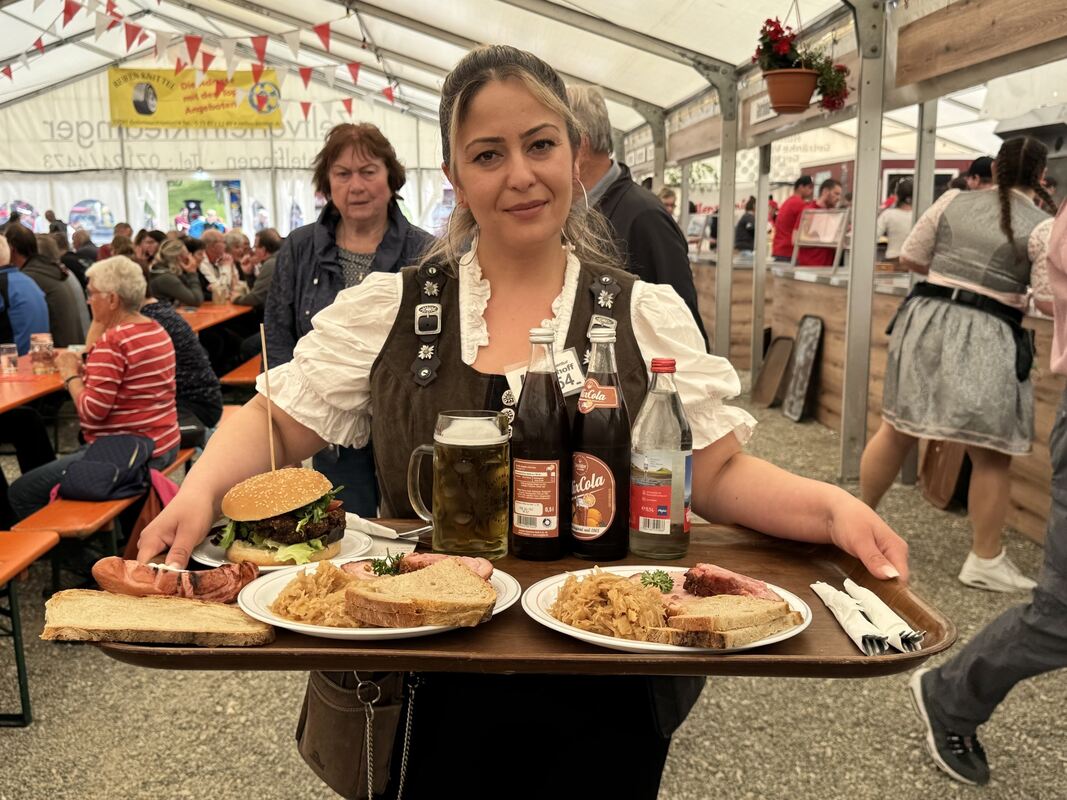 Bockbier_Bedienung