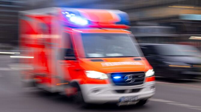 Krankenwagen im Einsatz Krankenwagen im Einsatz