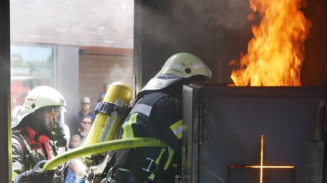 FW Kusterdingen Heiße Einblicke etwa in eine Brandübungsanlage gab es beim Tag der offenen Tür der Kusterdinger Feuerwehr.