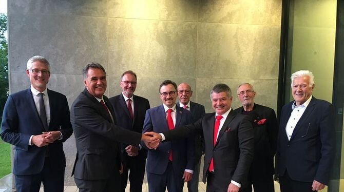 50 Jahre Gemeindeverwaltungsverband Dußlingen-Gomaringen-Nehren Vorne von links: Die drei Bürgermeister Thomas Hölsch (Dußlingen), Steffen Heß (Gomaringen) und Egon Betz (Nehren) stehen heute