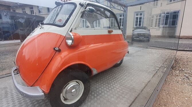 BMW Isetta Motroworld Village Metzingen Diese top gepflegte BMW Isetta hat mit den Betrügereien des Verurteilten nichts zu tun und steht noch heute in einem Schaukasten