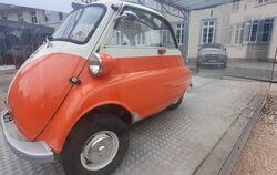 Diese top gepflegte BMW Isetta hat mit den Betrügereien des Verurteilten nichts zu tun und steht noch heute in einem Schaukasten