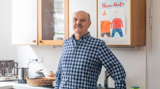 Günther Mistele steht in der Einliegerwohnung, die er und seine Frau über HomeExchange anbieten.