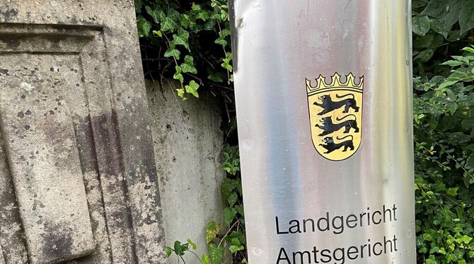 Symbolbild Gericht Tübingen Ein 60-Jähriger Obdachloser wurde vor dem Amtsgericht Tübingen zu zwei Jahren und sechs Monaten Gefängnis verurteilt.